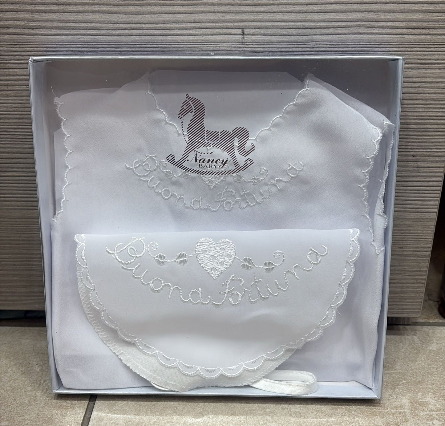 ✨ Set Fortuna Neonato in Seta – Bavetta + Camicina ✨ (Copia)