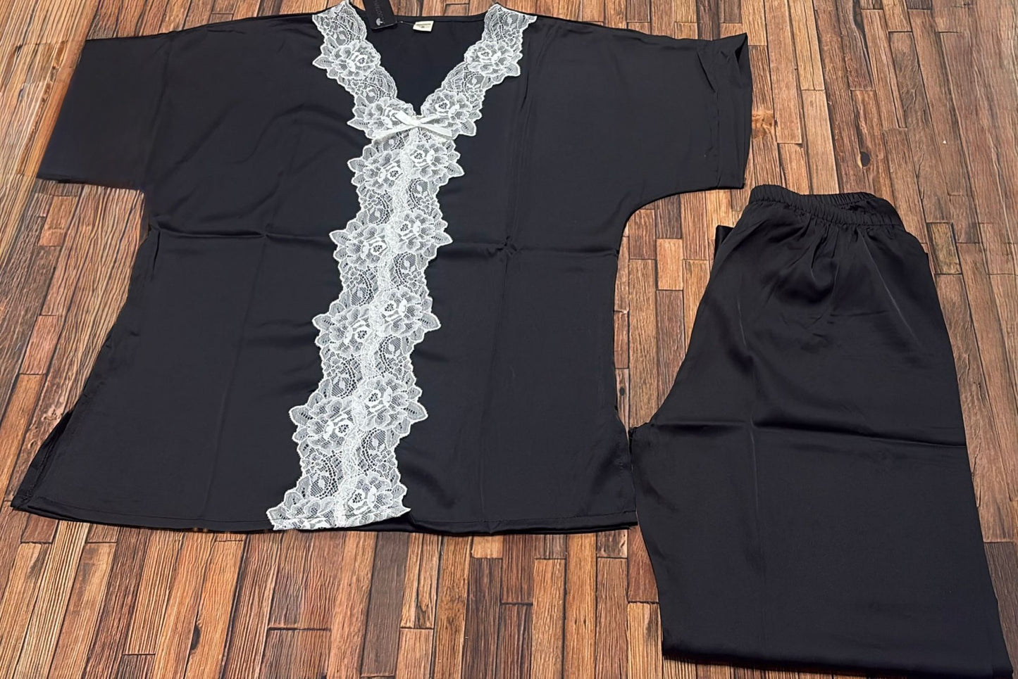 Pigiama Donna in Raso Elegante con Pizzo e Pantalone Lungo – DM-7023