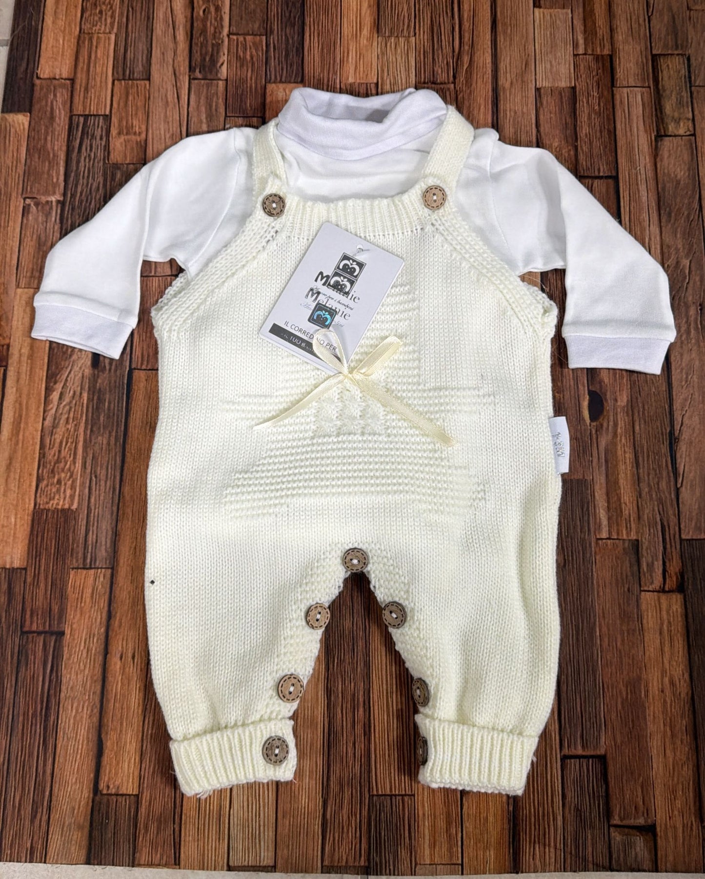 Completo Neonato Melanie in Tricot con Lupetto e Salopette Stella Art. LA04