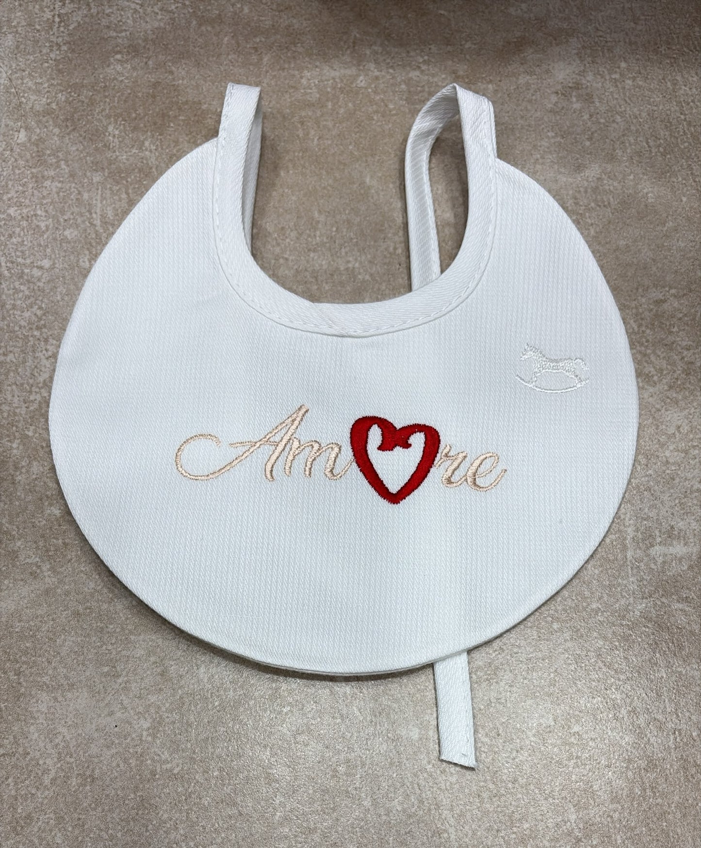 Bavetta Neonato Ricamata "Amore"