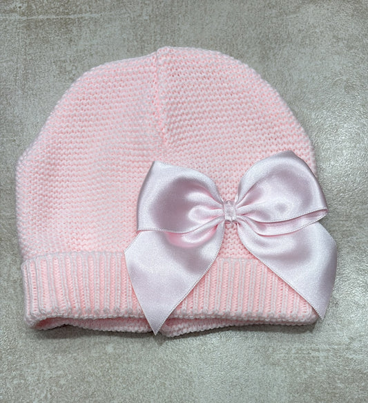 Cappello Neonato in Maglia con Fiocco – Elegante e Morbido