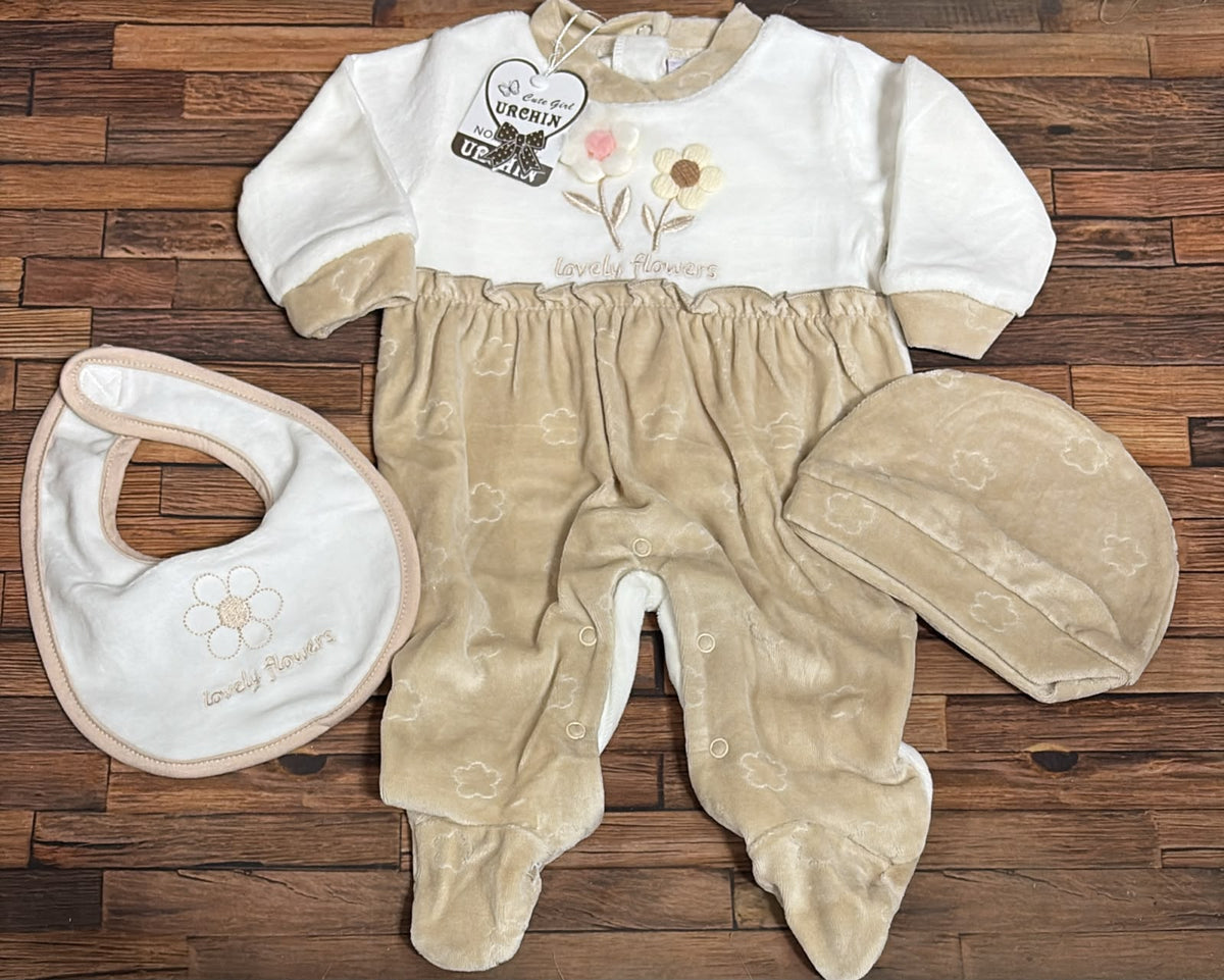 Tutina in Ciniglia Neonata con Bavetta e Cappellino Urchin BB5930 – Rosa e Beige