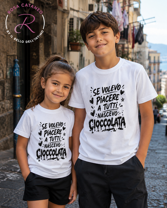 T-Shirt Bambino e Bambina “Se Volevo Piacere a Tutti Nascevo Cioccolata” in Cotone 4-16 Anni
