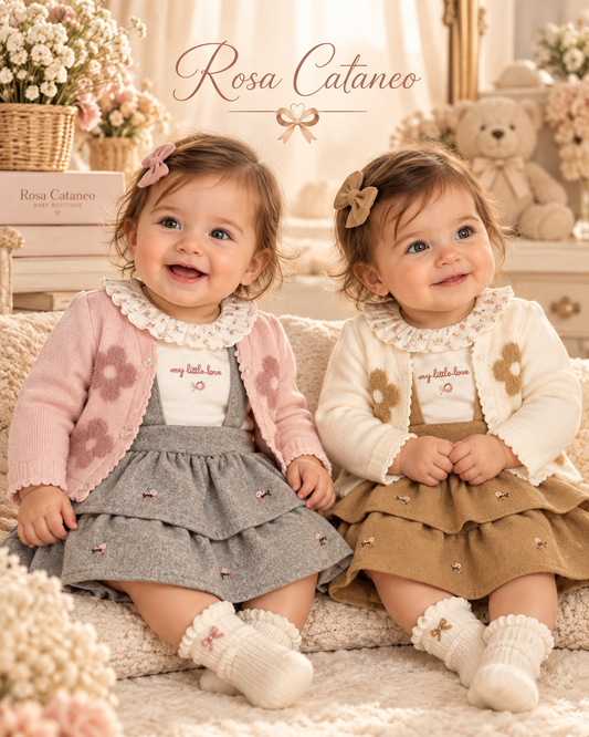 Completo Neonata 3 Pezzi con Gonna Salopette e Cardigan – Art. BS-8705
