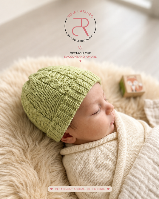 Cappellino Neonato in Filo di Cotone Verde Salvia Elegante Nascita – Rosa Cataneo