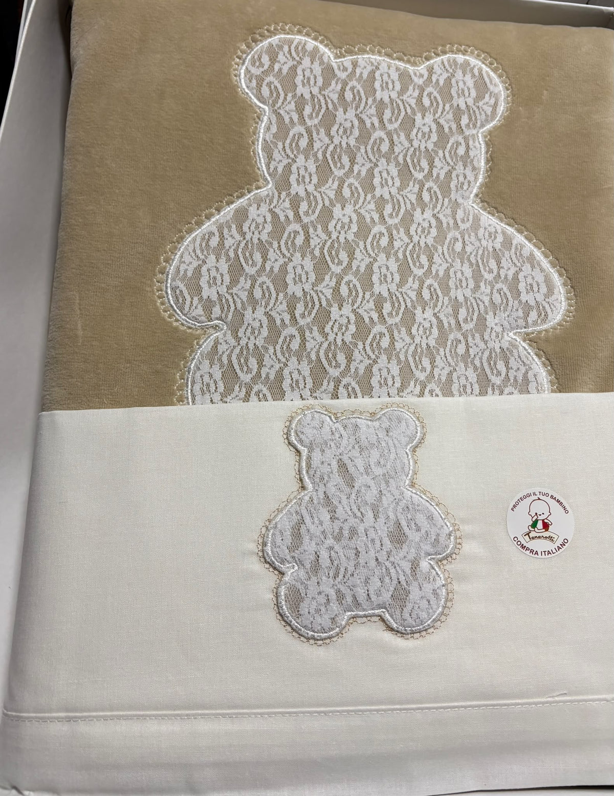 Kit Carrozzina Tenerotti in Ciniglia con Orsetto in Pizzo – Art. 35 109