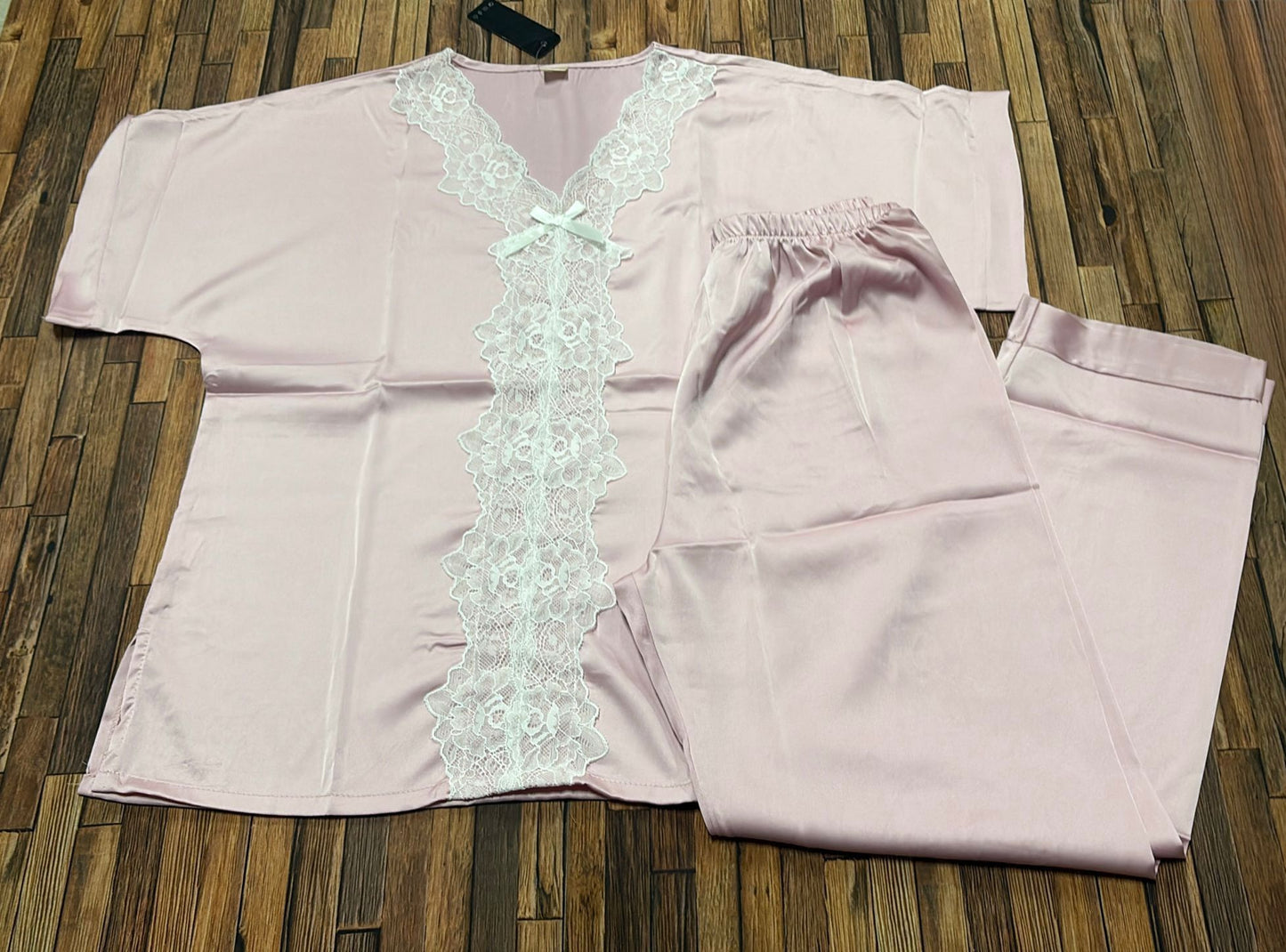 Pigiama Donna in Raso Elegante con Pizzo e Pantalone Lungo – DM-7023