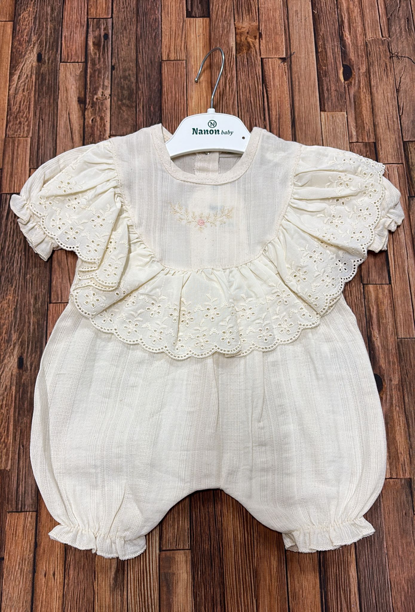 Pagliaccetto Neonata in Cotone con Maxi Rouche Sangallo 🌸