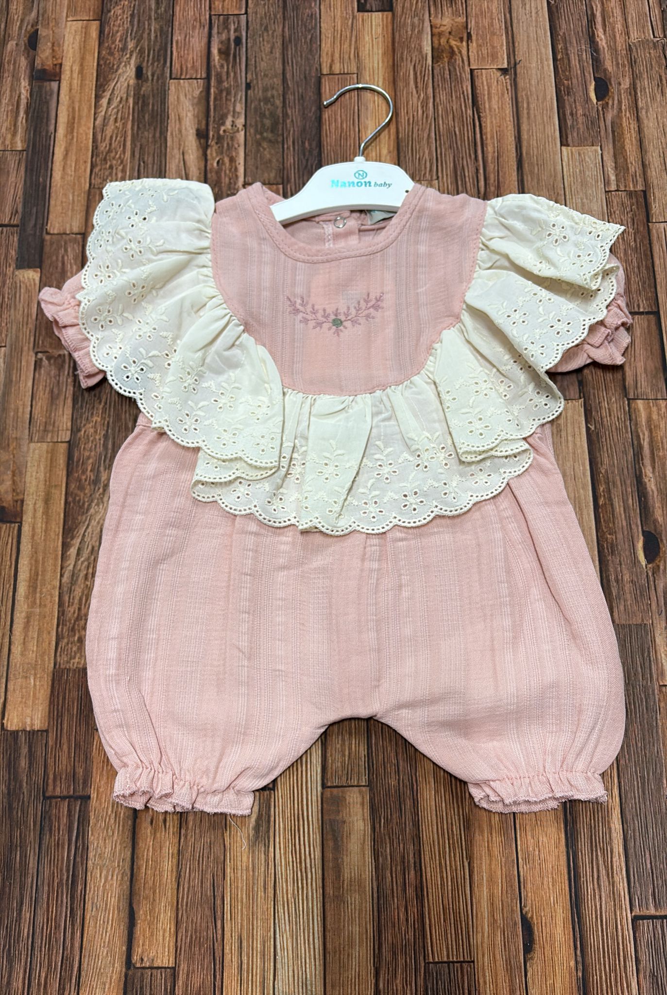 Pagliaccetto Neonata in Cotone con Maxi Rouche Sangallo 🌸