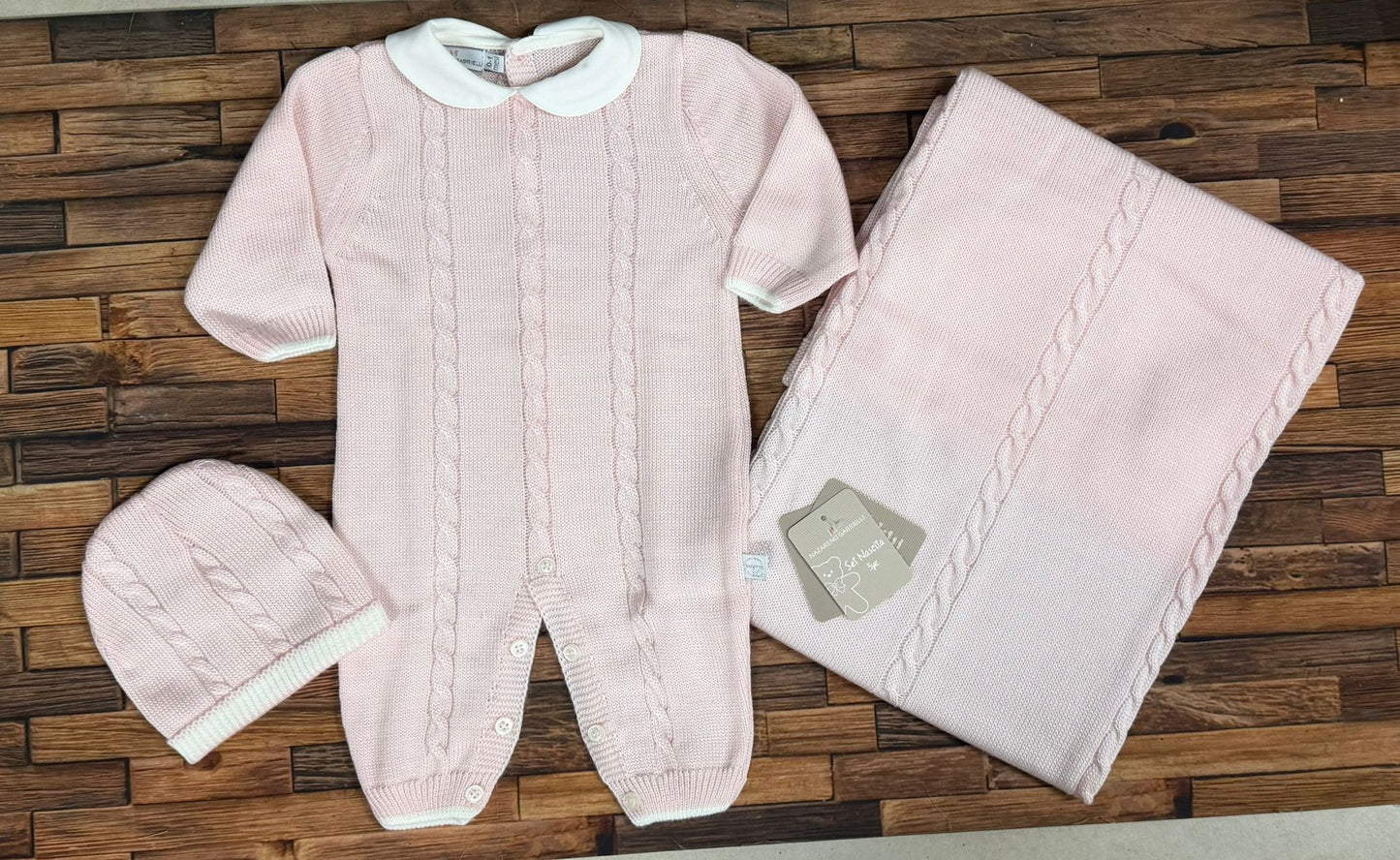 Set Nascita Neonato 3 Pezzi Nazareno Gabrielli NG-3488 Smacchinato con Copertina e Cappellino
