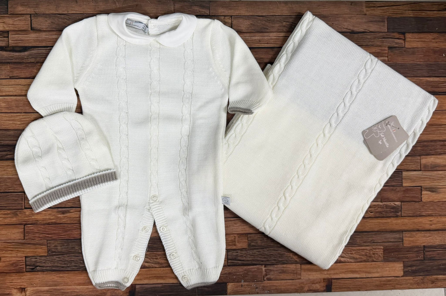 Set Nascita Neonato 3 Pezzi Nazareno Gabrielli NG-3488 Smacchinato con Copertina e Cappellino