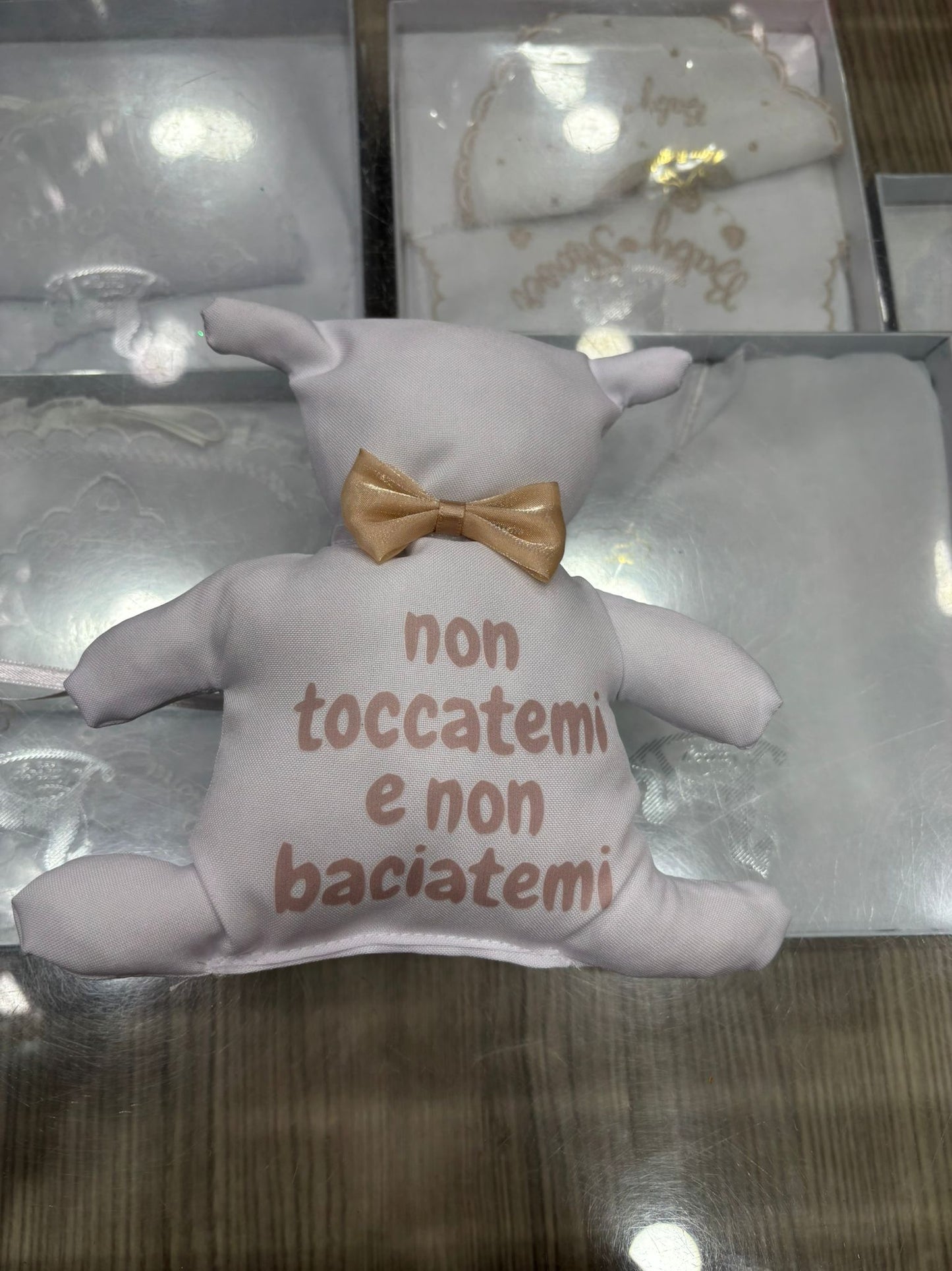 Orsetto Nascita con Frase “Non Toccatemi e Non Baciatemi” – Idea Regalo Neonato