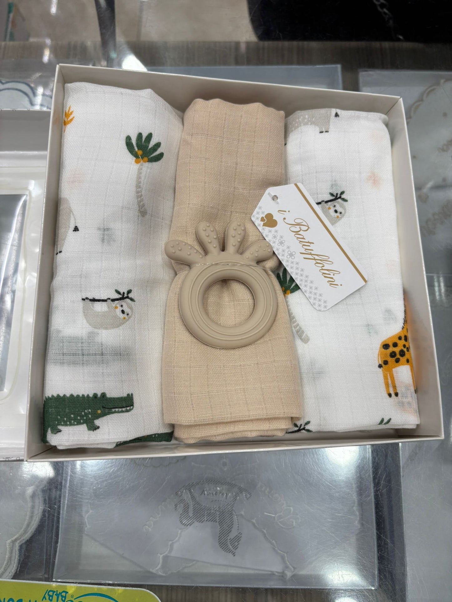 Set Mussole Neonato 3 Pezzi in Garza di Cotone con Gadget Silicone | I Batuffolini B552