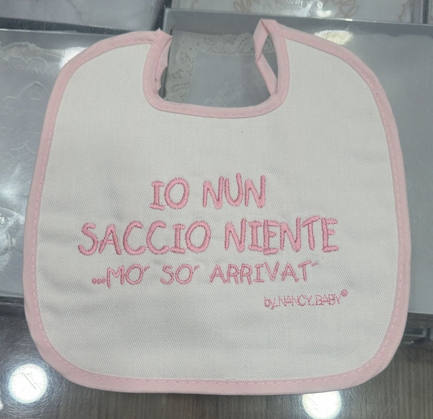 Bavetto Neonato Divertente Napoletano in Cotone – Bavaglino con Frasi Simpatiche Rosa Baby