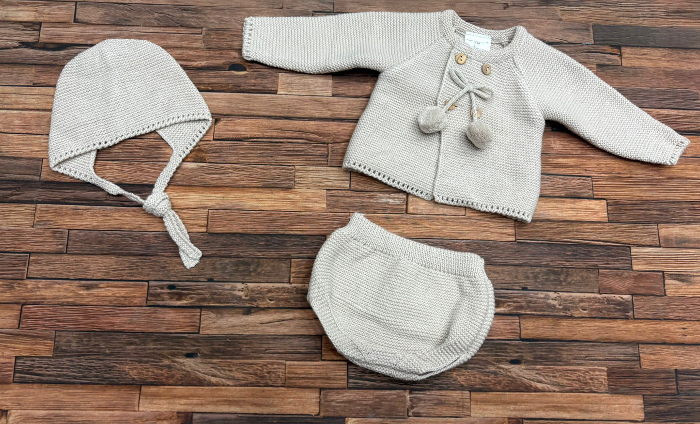 Completo Neonato in Maglia con Cappellino Mod. Lana Ref. 350