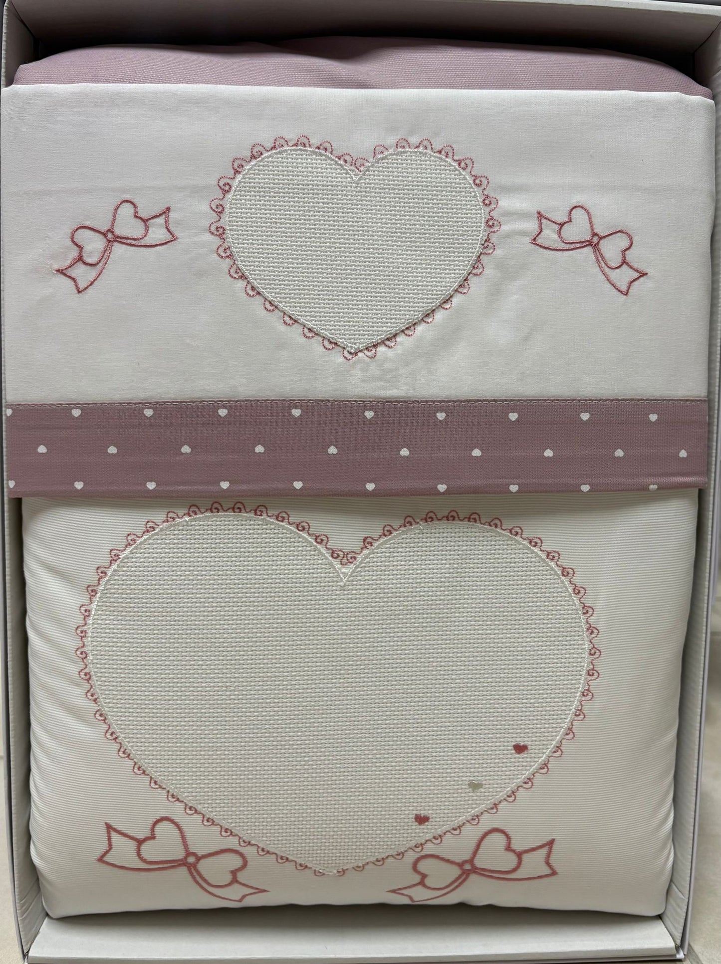 Set 4 Pezzi Coordinato Culla 100% Cotone con Cuore Ricamato – Ornella
