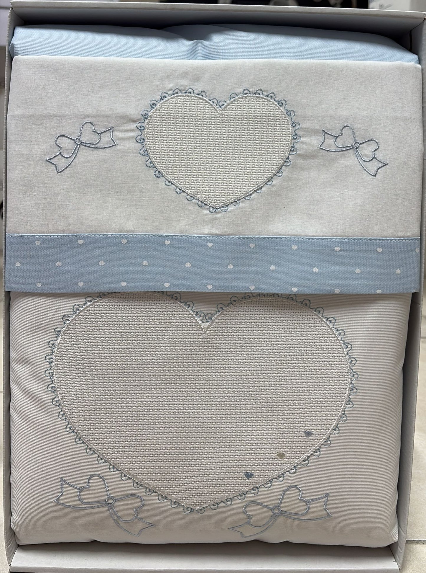 Set 4 Pezzi Coordinato Culla 100% Cotone con Cuore Ricamato – Ornella