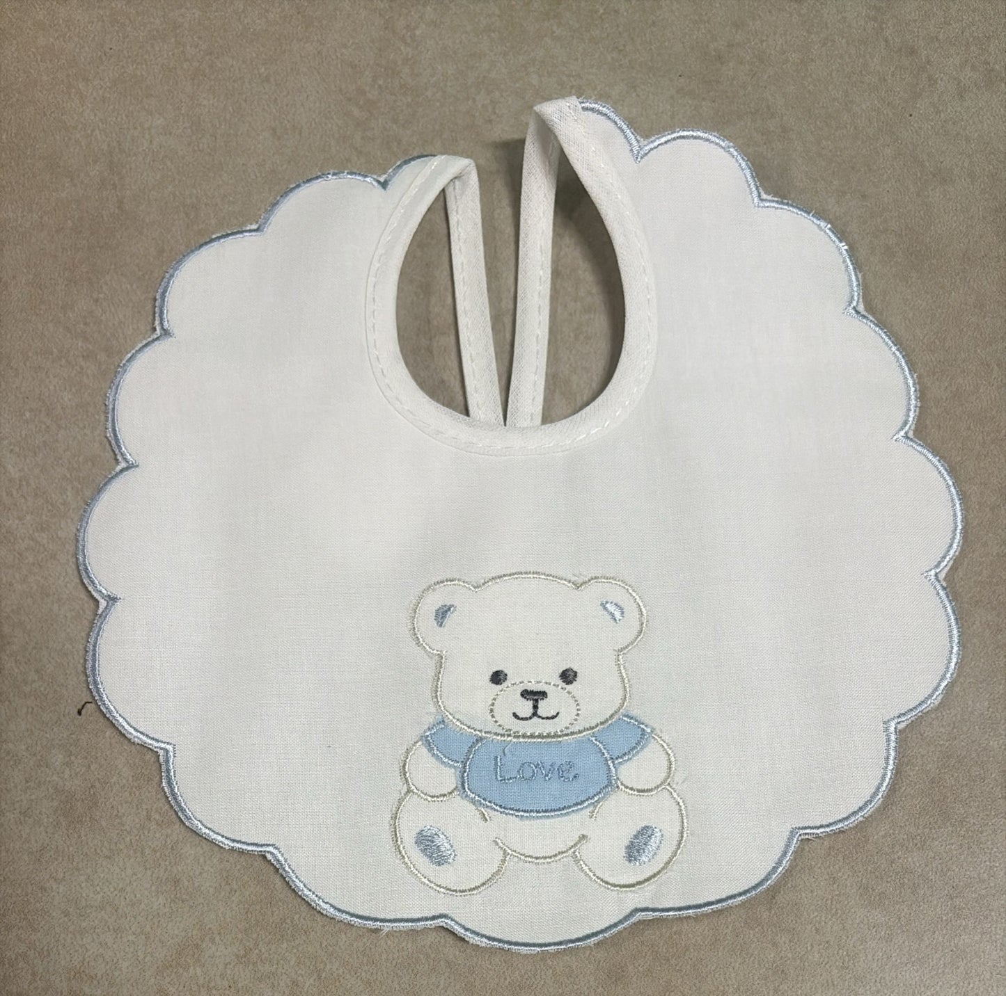 Bavaglino Ricamato Neonato in 100% Cotone Orsetto Love – Ornella BV003-151