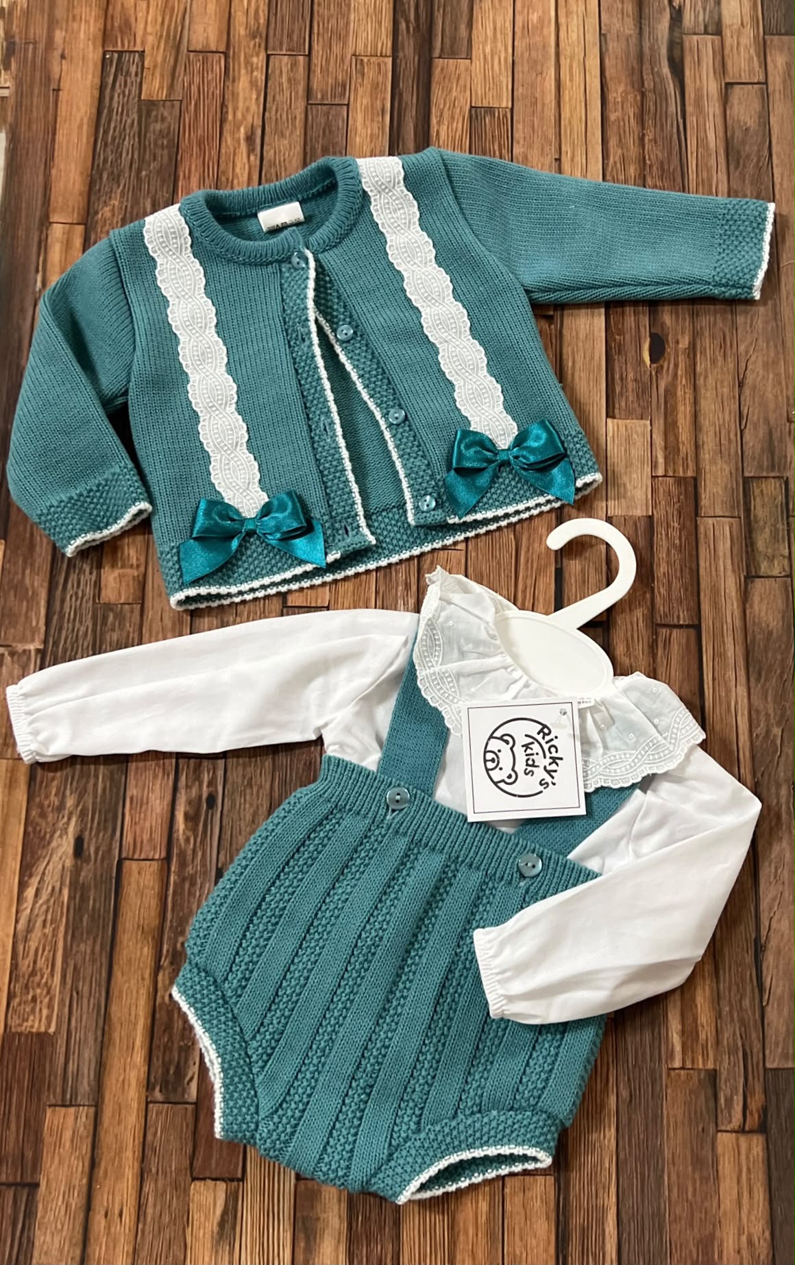 Completo Pagliaccetto Neonata Modello Lana con Cardigan – Art. 1173