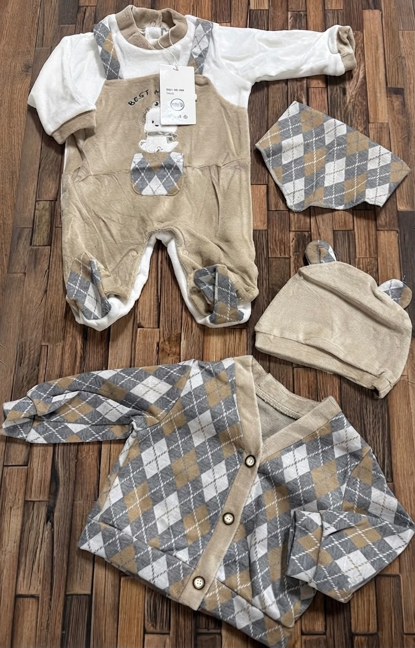 Completo Neonato in Ciniglia 4 Pezzi con Giacchino, Cappellino e Bavetta – Art. RB-566