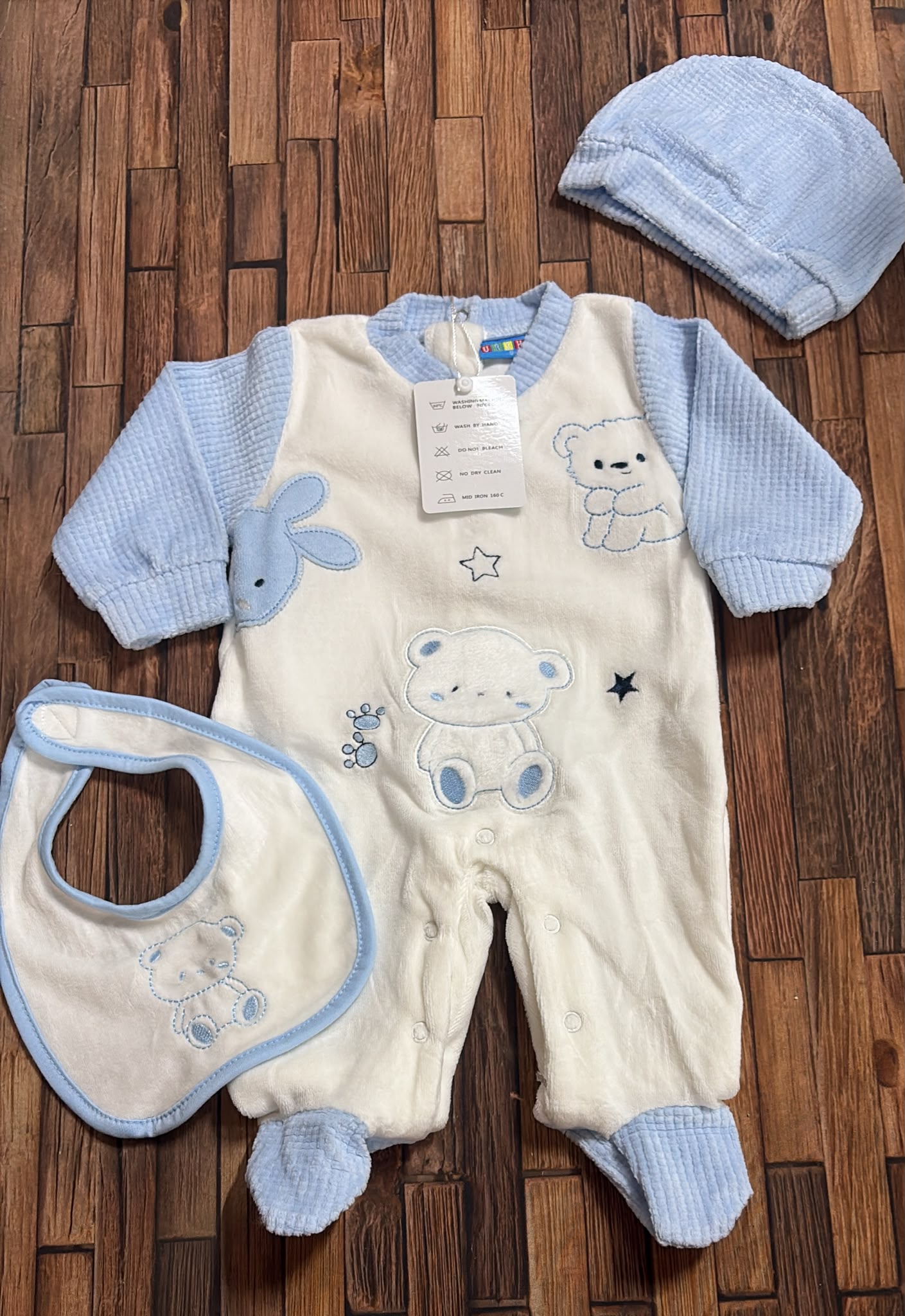 Tutina in Ciniglia Neonato con Bavetta e Cappellino