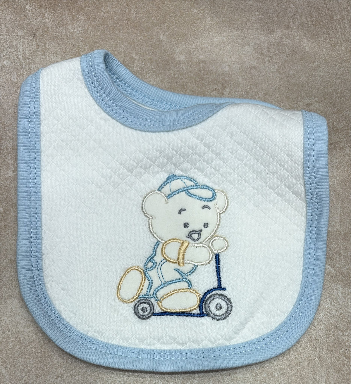 Bavette Neonato in Cotone Trapuntato con Ricami.