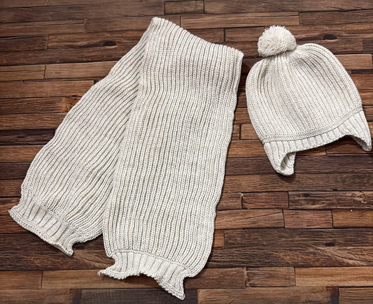 set neonato composto da cappellino con pon pon e sciarpa coordinata