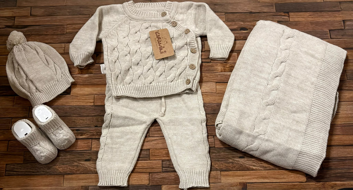 Set Nascita 5 Pezzi in Maglia Caramini con Scialle