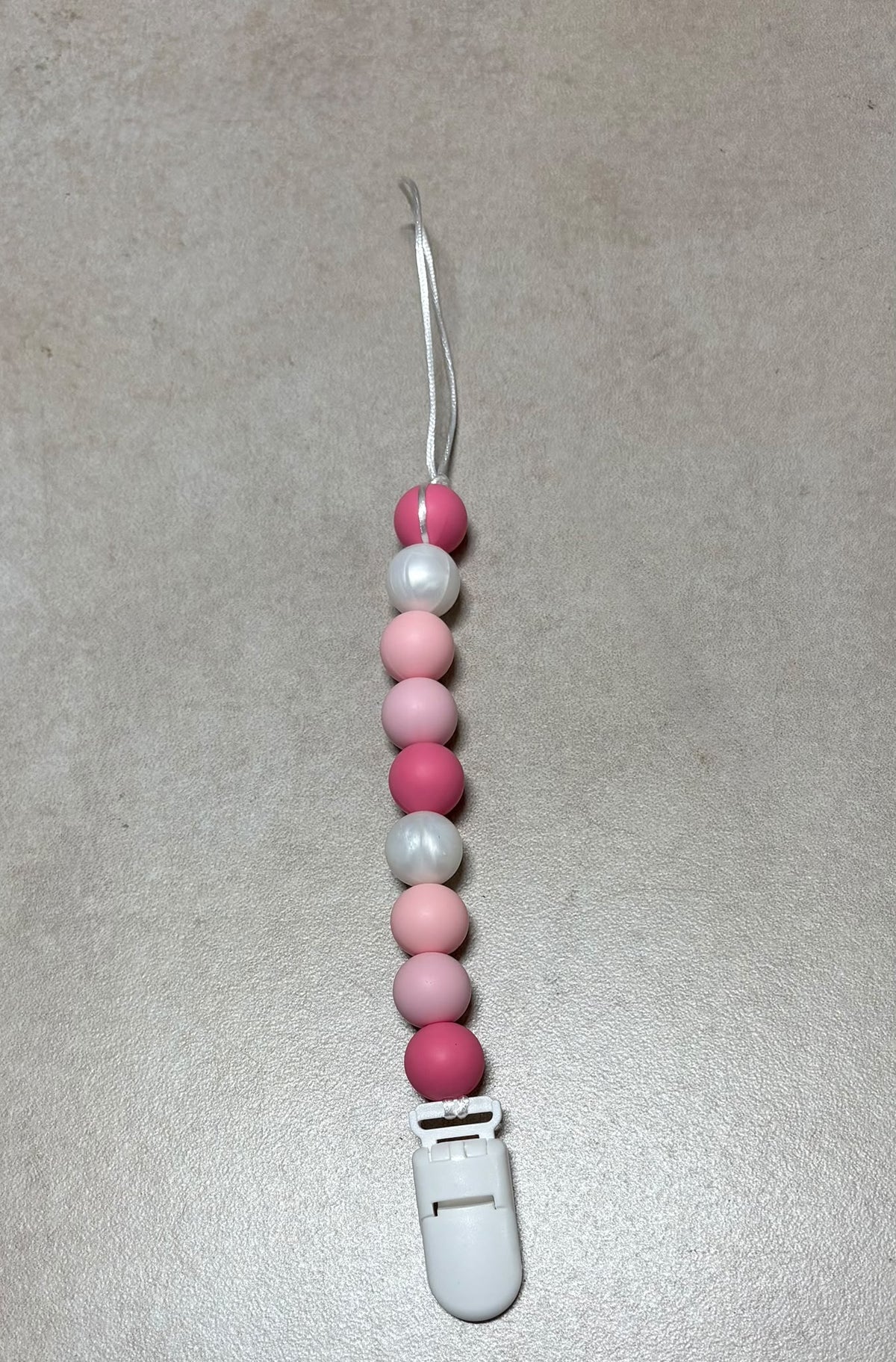 Catenina Portaciuccio con Perle Colorate e Clip – Vari Colori