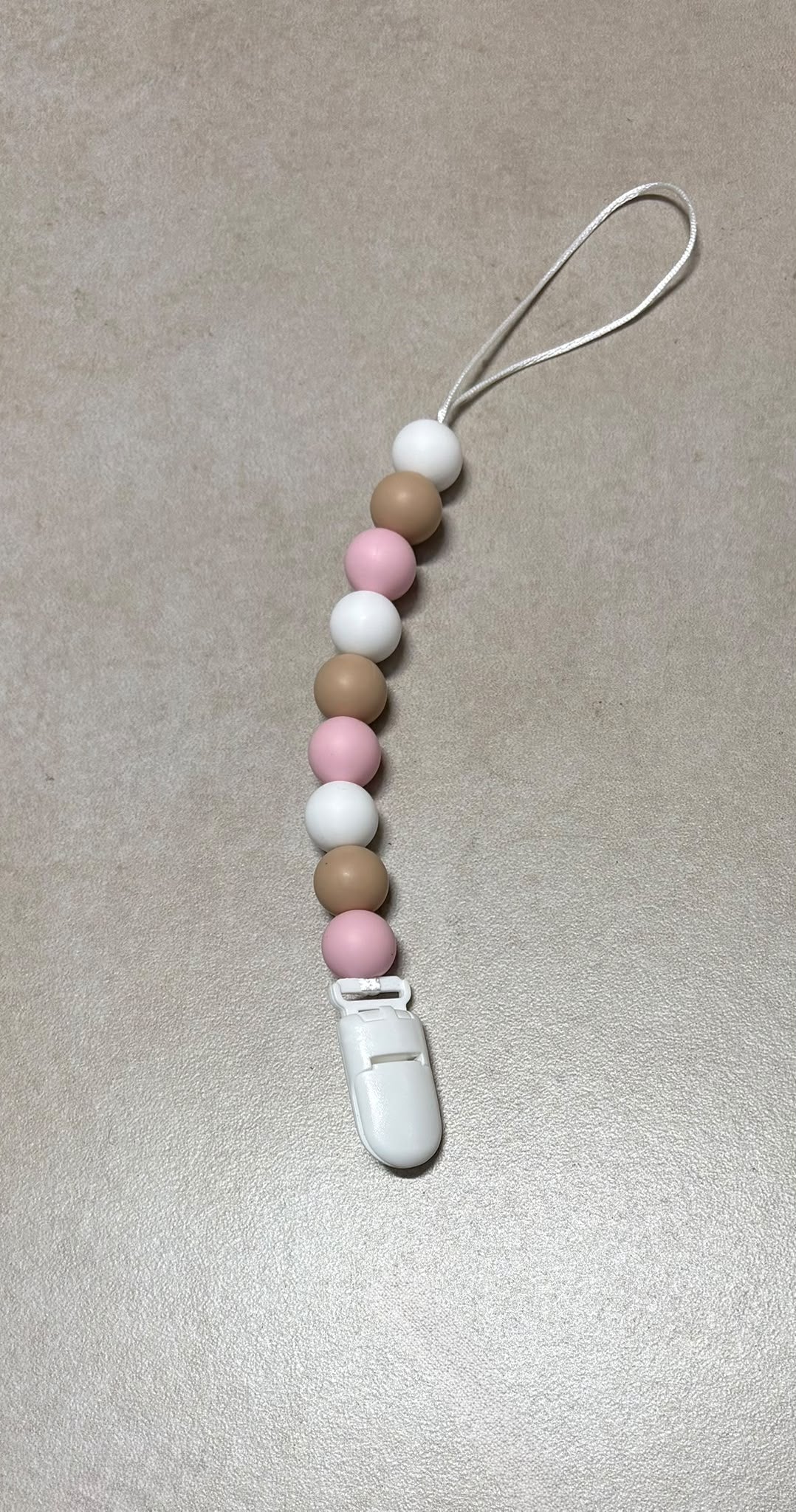 Catenina Portaciuccio con Perle Colorate e Clip – Vari Colori