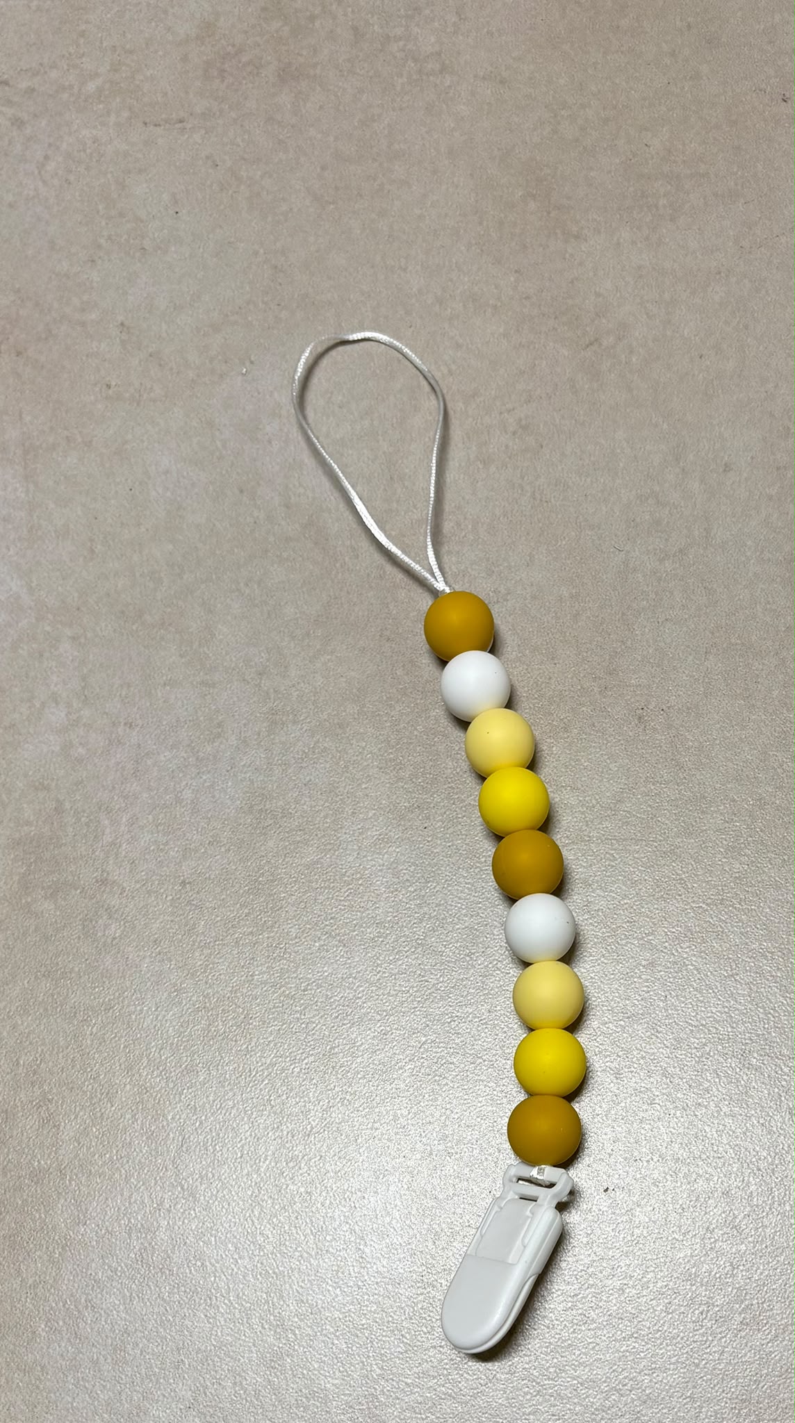 Catenina Portaciuccio con Perle Colorate e Clip – Vari Colori