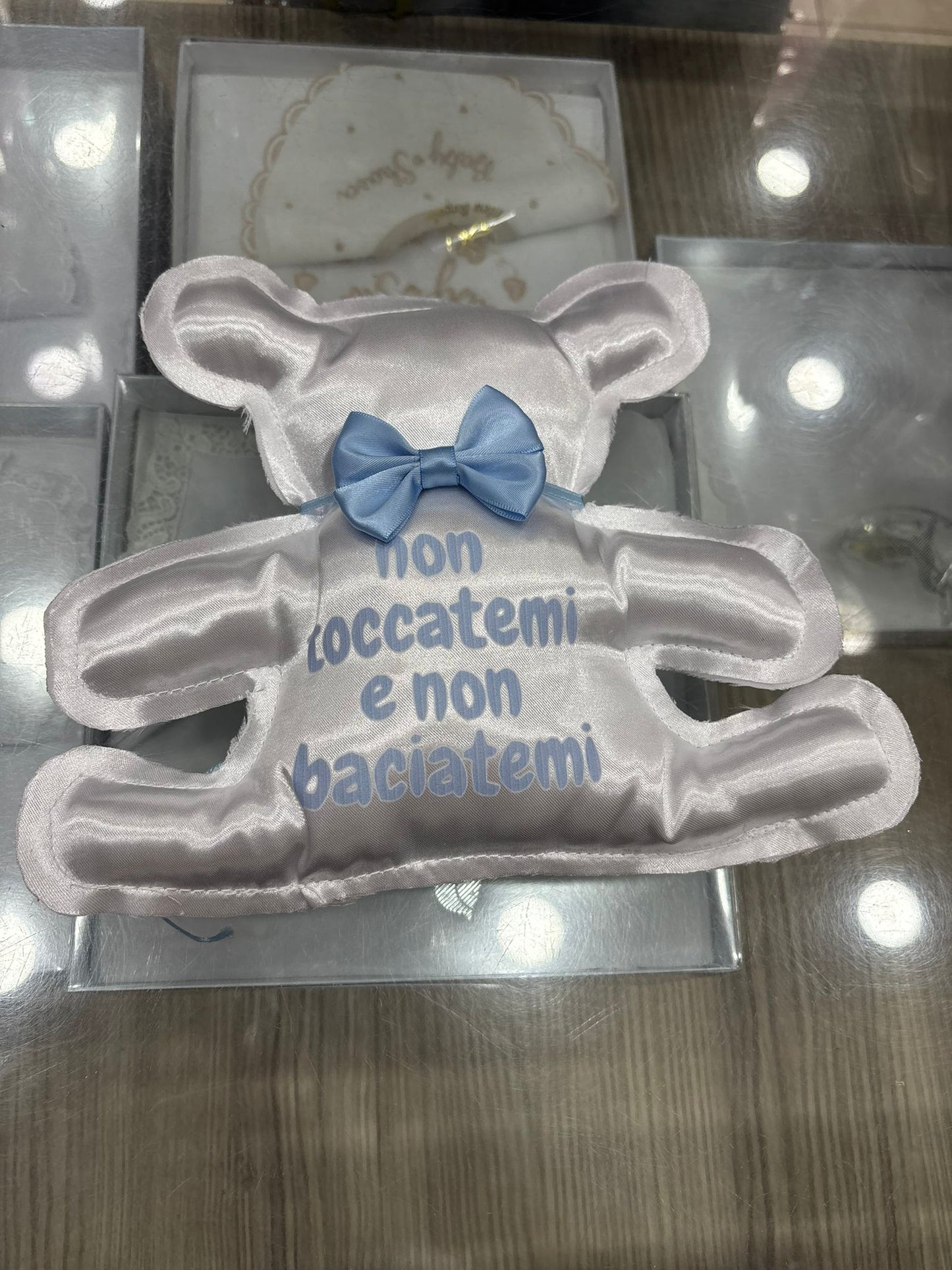 Orsetto Nascita con Frase “Non Toccatemi e Non Baciatemi” – Idea Regalo Neonato