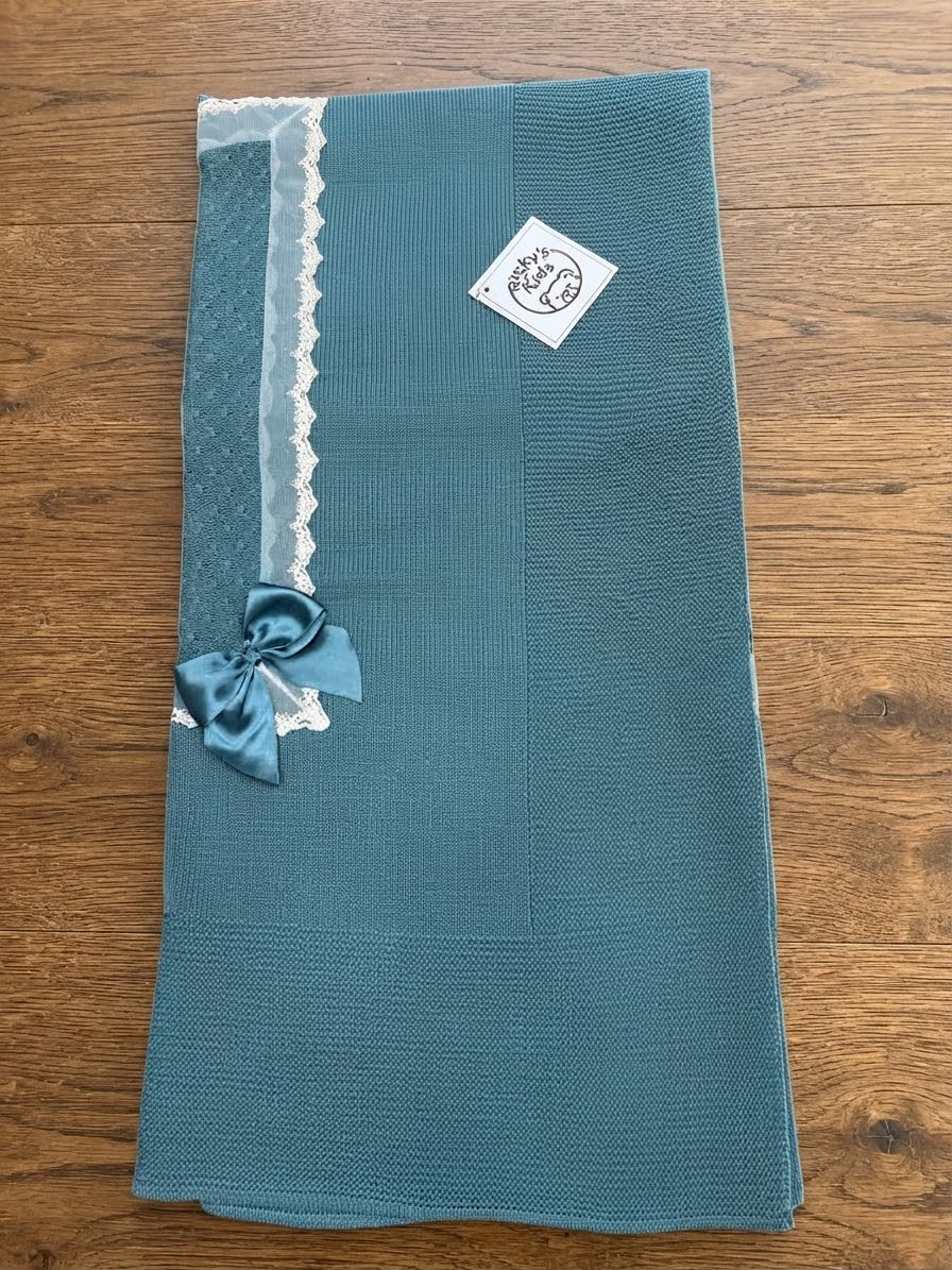 Scialle Mod Lana in Maglia con Fiocco e Pizzo