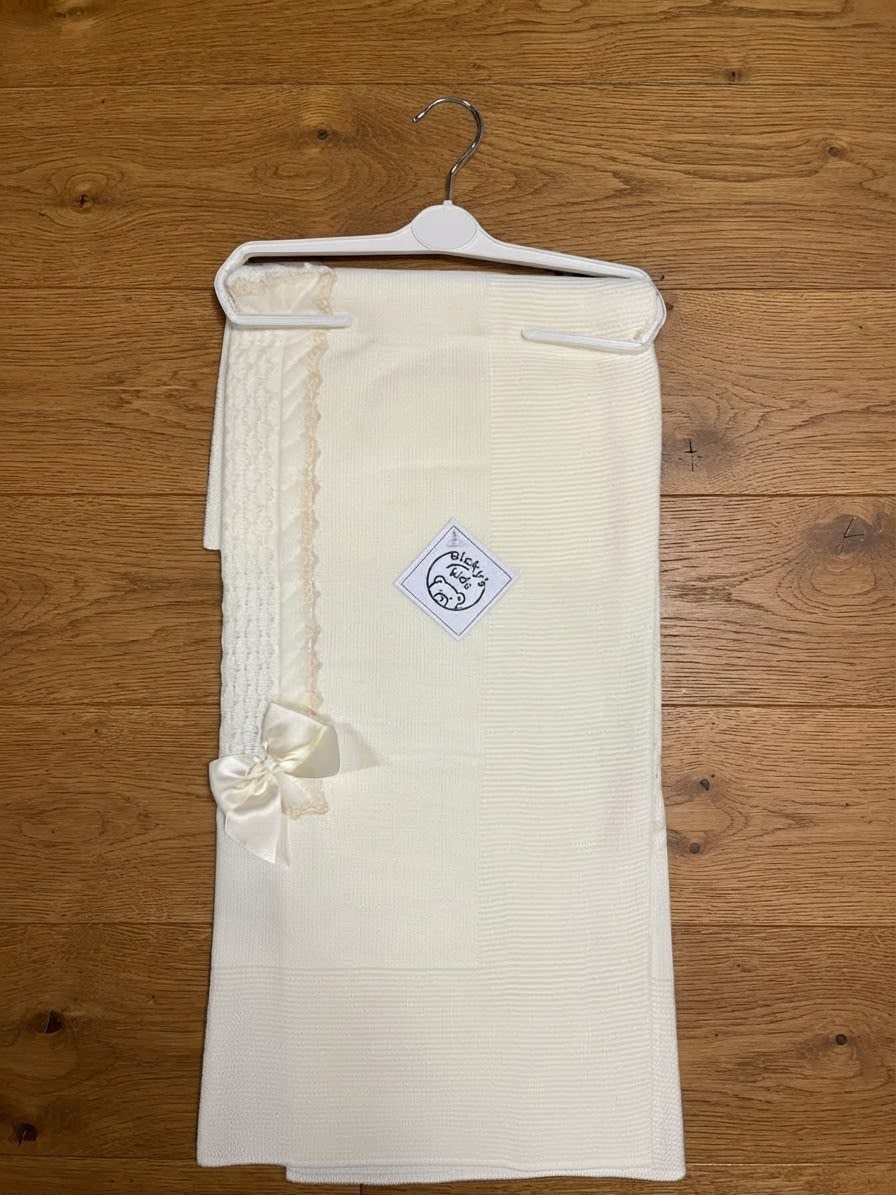 Scialle Mod Lana in Maglia con Fiocco e Pizzo