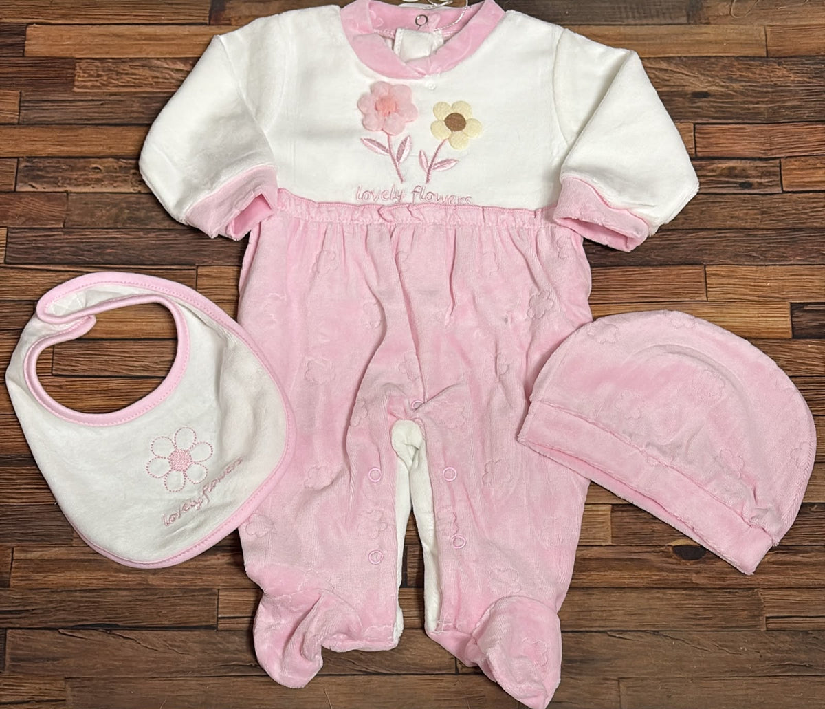 Tutina in Ciniglia Neonata con Bavetta e Cappellino Urchin BB5930 – Rosa e Beige