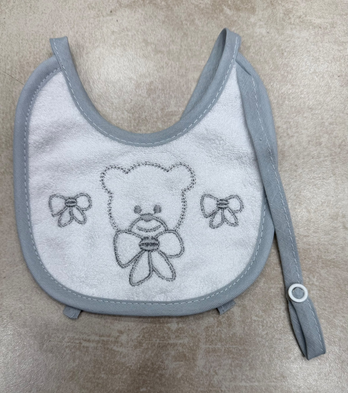 Bavetta Neonato in Spugna Ricamata con Portaciuccio Irge – Art. IR355/5