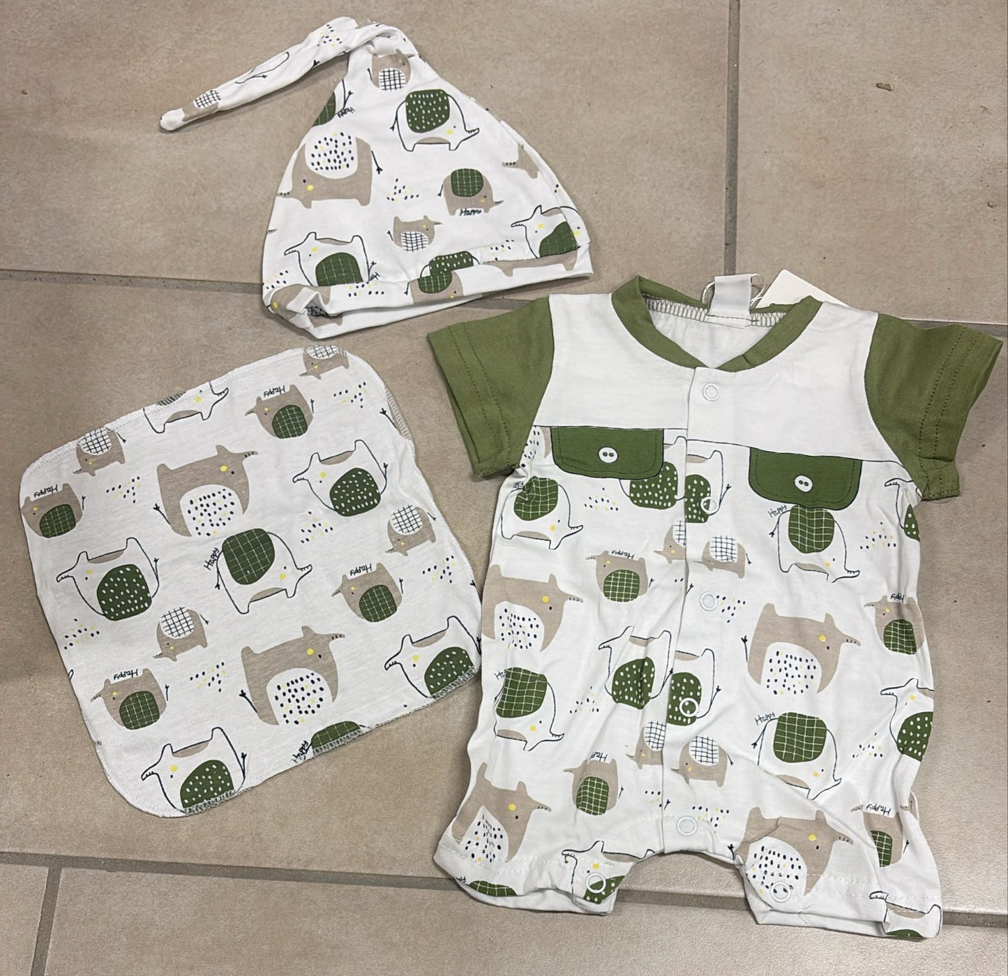 Pagliaccetto neonato in cotone con cappellino e quadrato – ART. RB-600