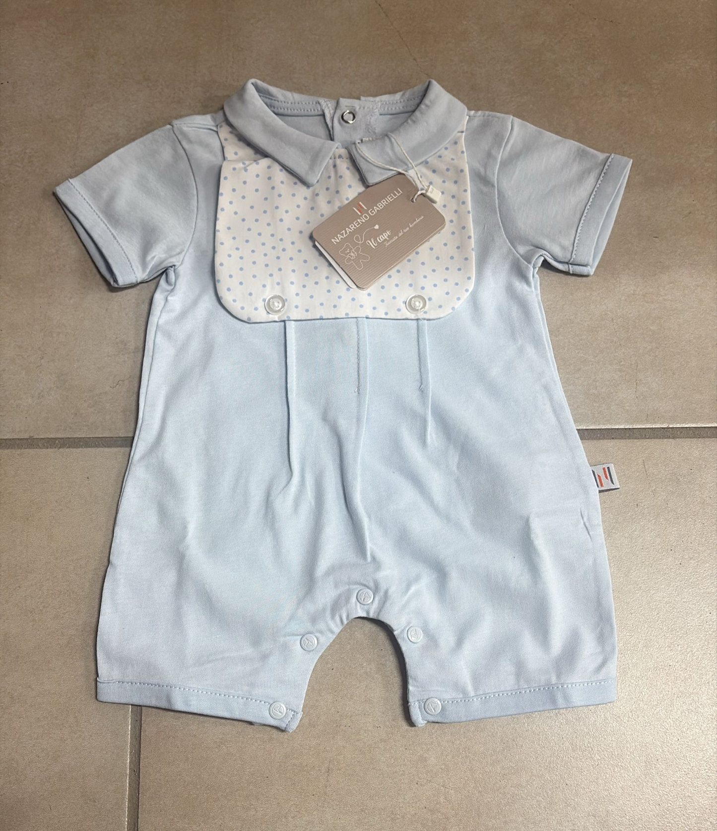 Pagliaccetto Neonato in Cotone Bianco e Cielo con Colletto Elegante