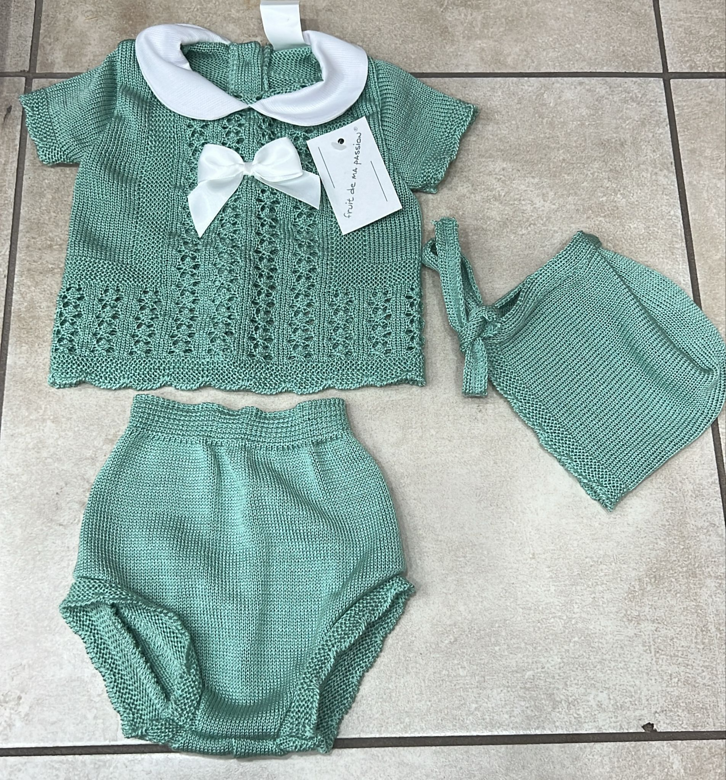 Completo neonato tipo filo con cuffietta coordinata