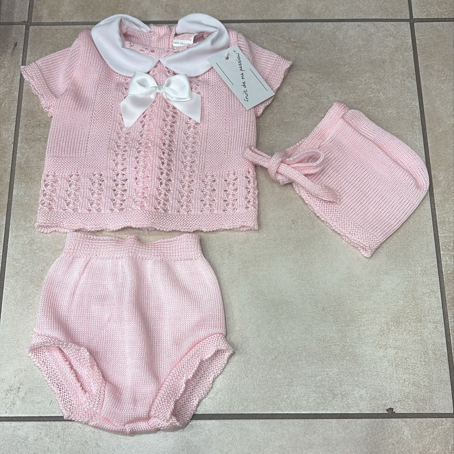 Completo neonato tipo filo con cuffietta coordinata