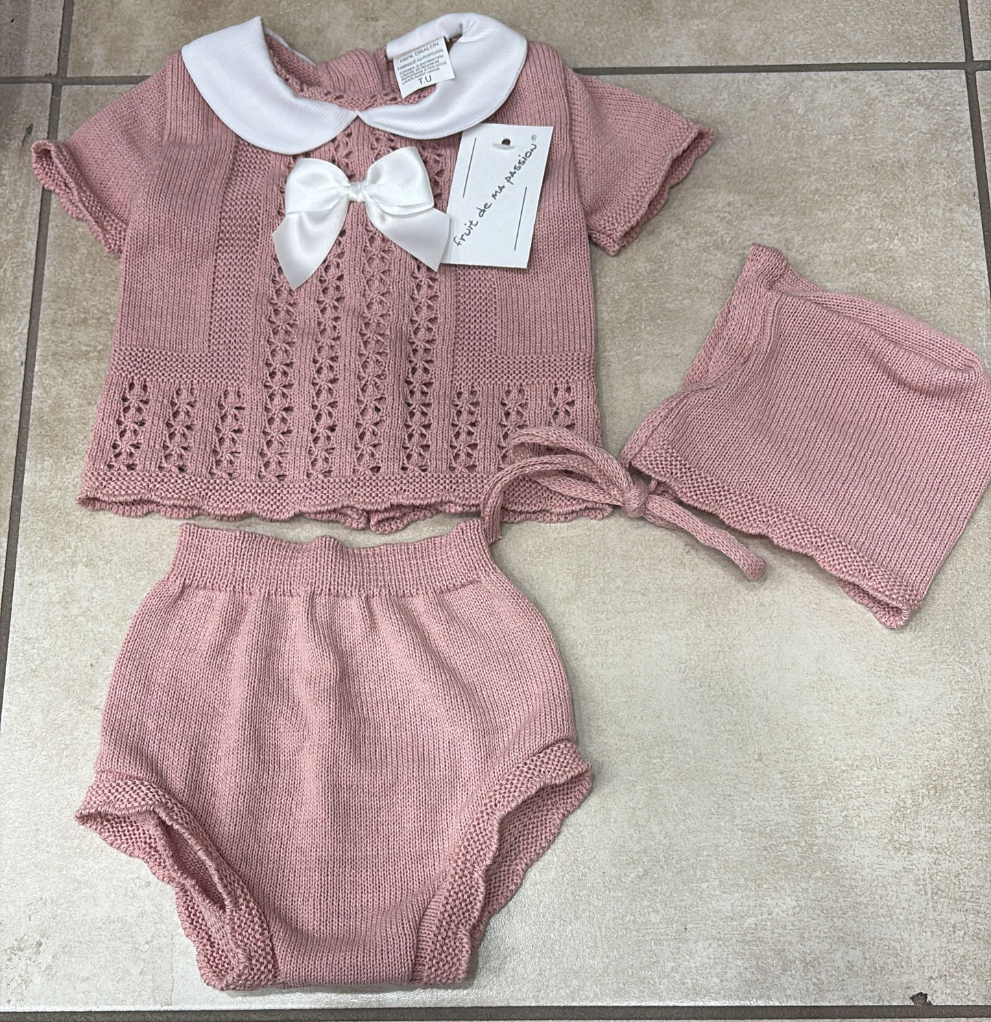Completo neonato tipo filo con cuffietta coordinata